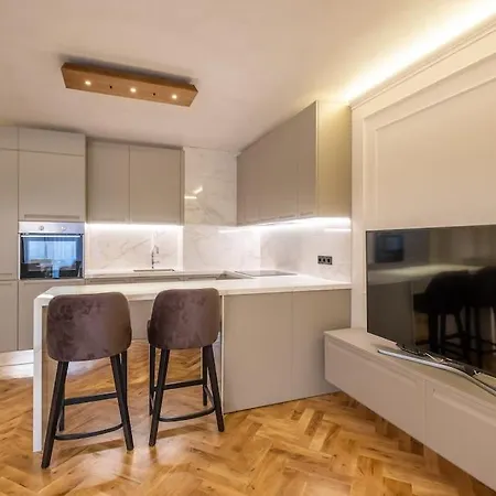 Apartment Sofapart Stylish & Fancy Place With 1 Bdr